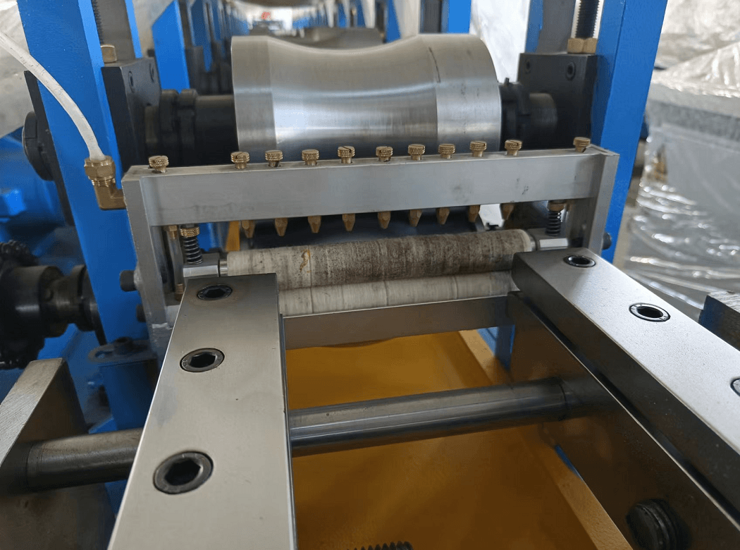 Floor deck roll forming machine