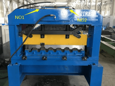 Floor deck roll forming machine