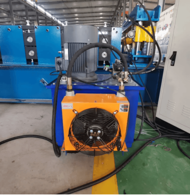 Floor deck roll forming machine