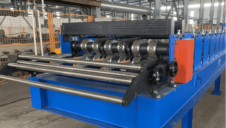 Floor deck roll forming machine