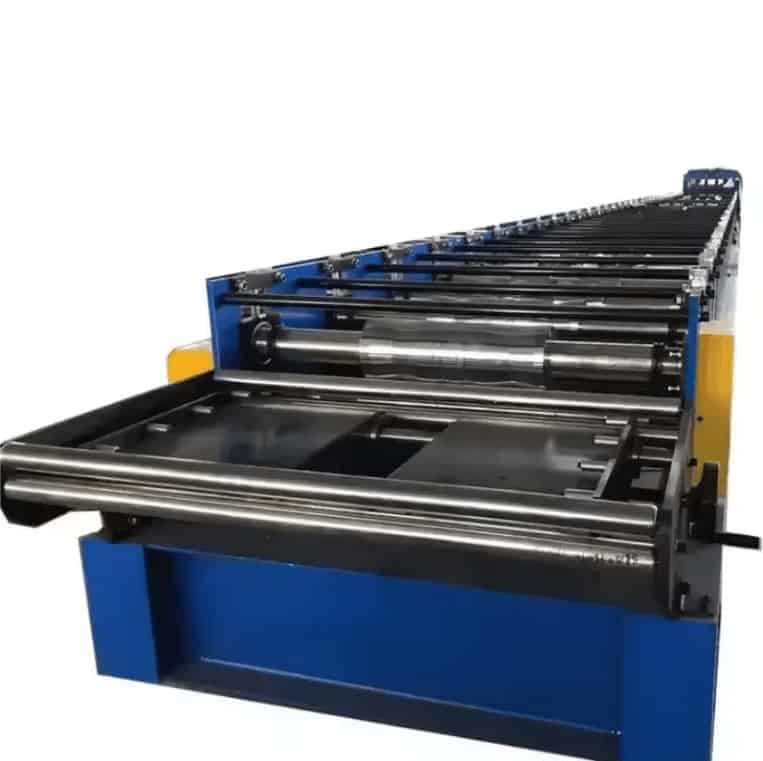 feeding device of decking machine